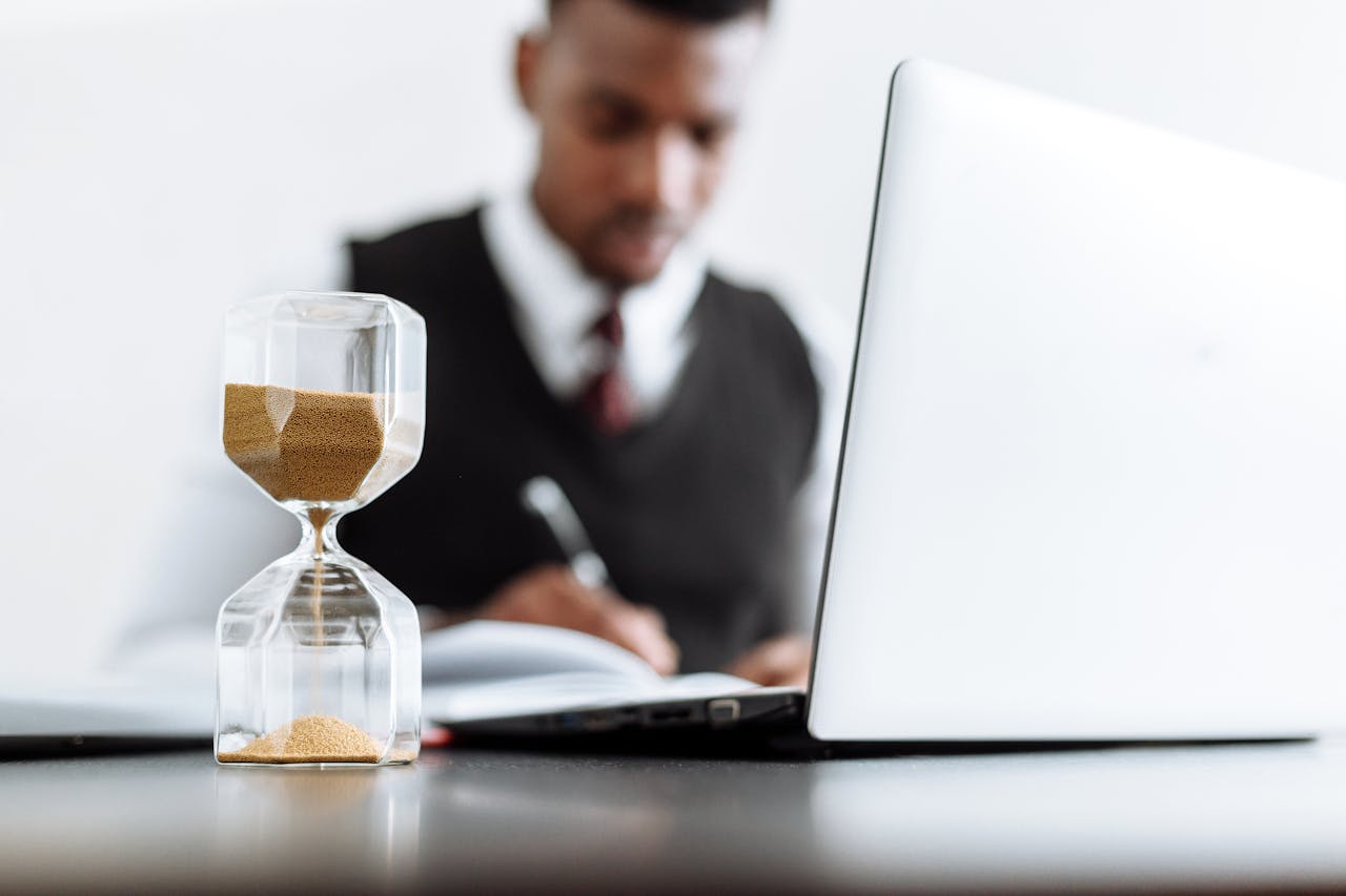 Creatine Beyond the Gym: The Legal Brain Boost for Burned-Out Traders, Desk Jockeys and Aging Boomers