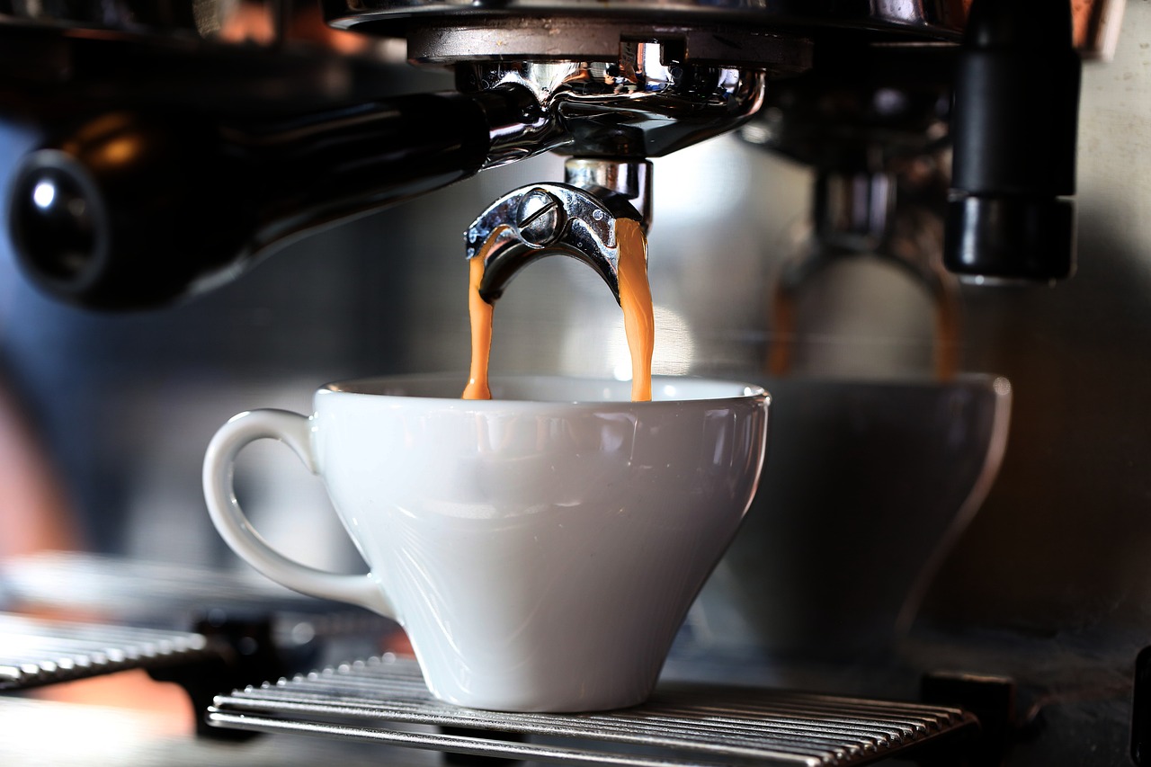 Kaffee für Sportler: Warum Milch alles zerstört – und Soja deine Leber schützt