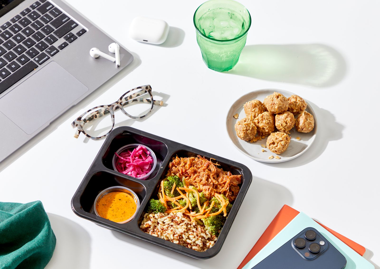 Chef-Prepared Meals vs. DIY Meal Prep: What Works Best for Busy Active Adults?