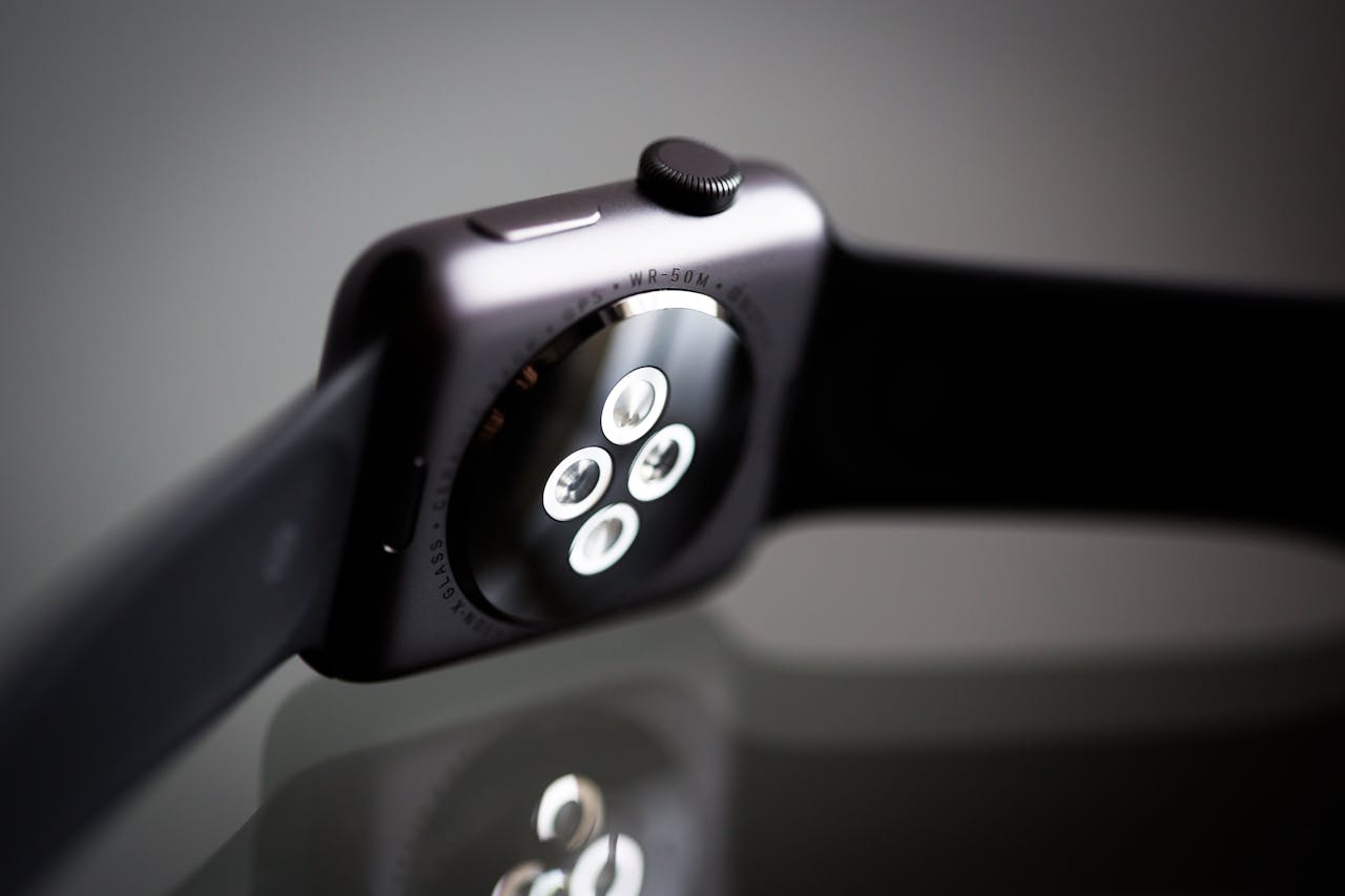 AI on Your Wrist: How Smartwear Is Rewriting Fitness – One BPM at a Time