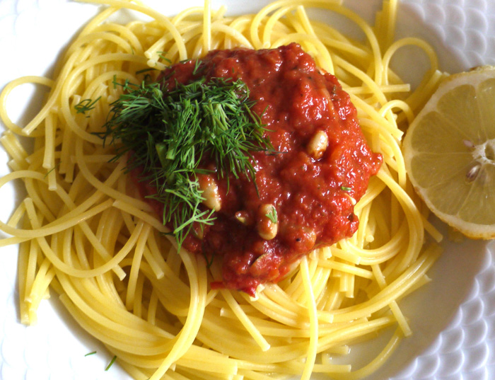 Spaghetti mit Tomatensauce