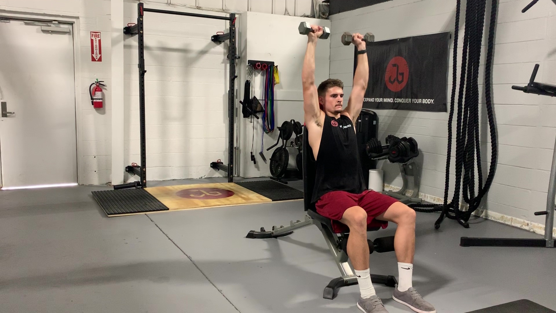 DB Seated Arnold Press