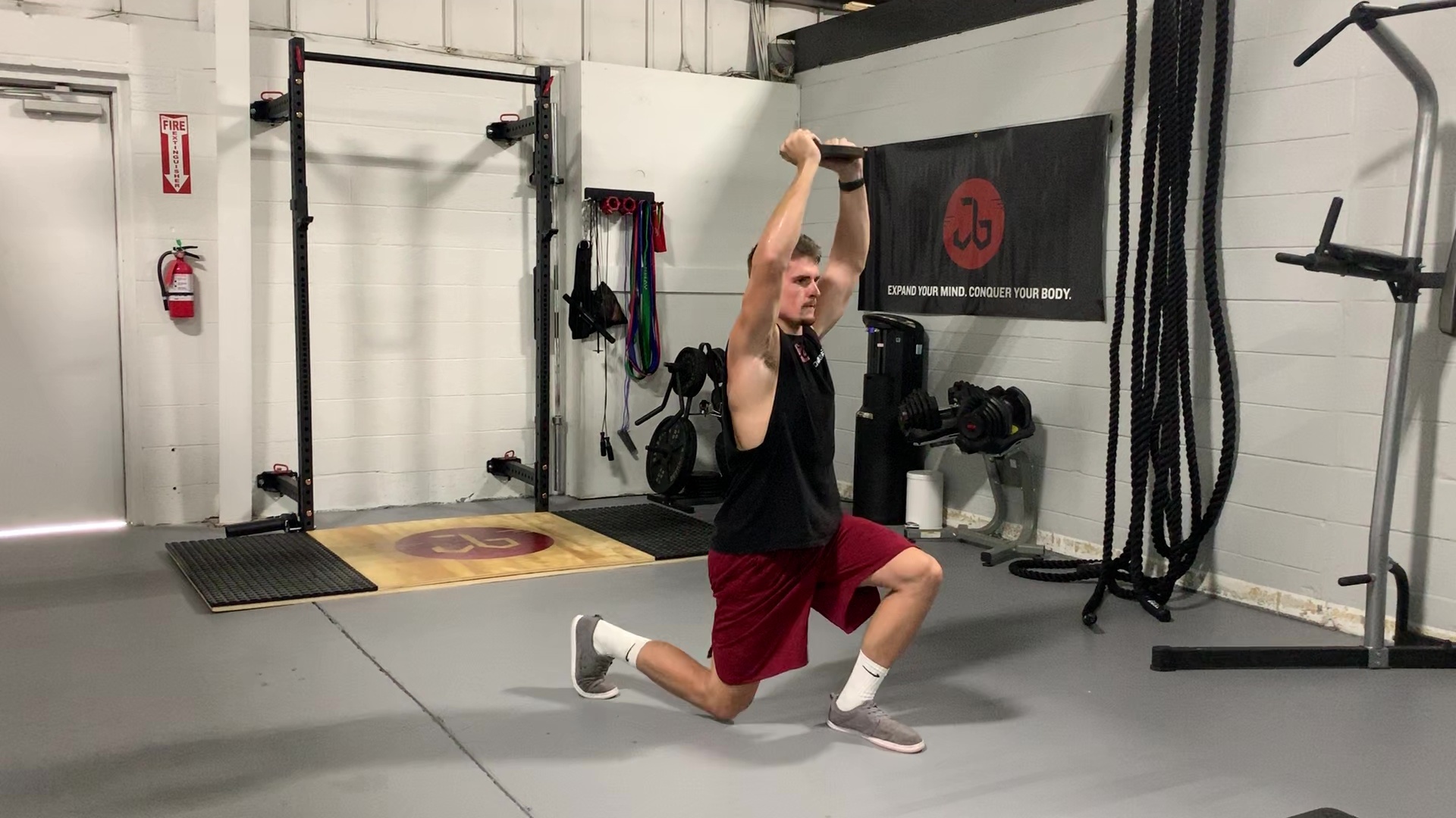 Plate Alternating Lunge Jumps