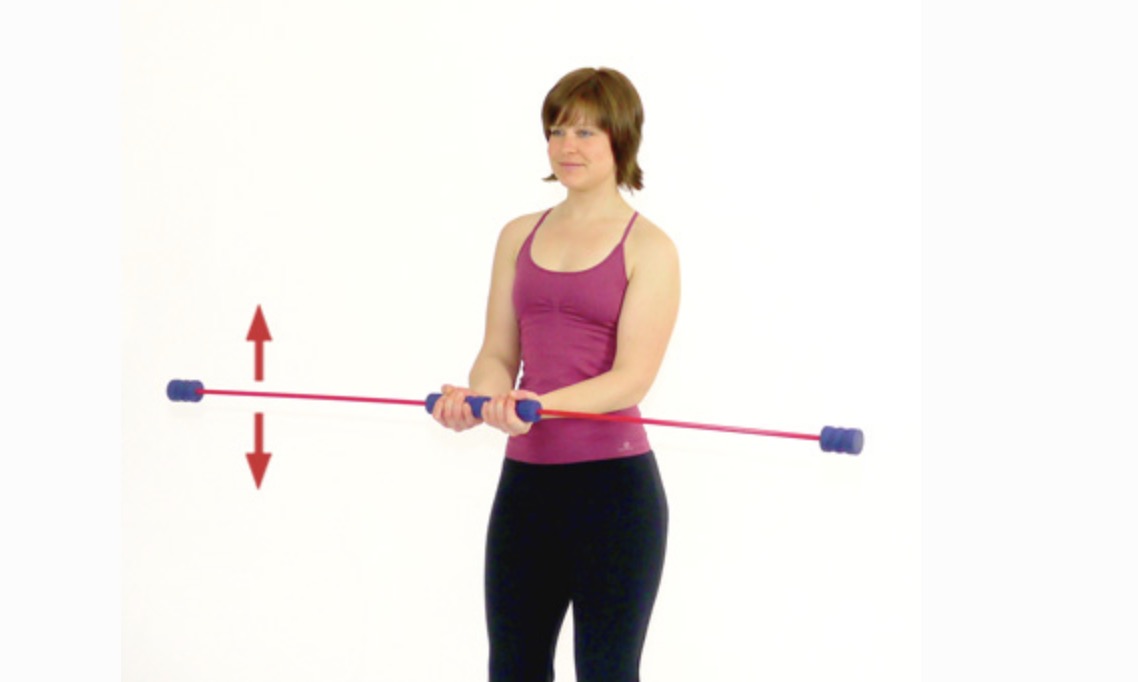 Übung mit dem Schwingstab für den Bizeps / die Armmuskulatur